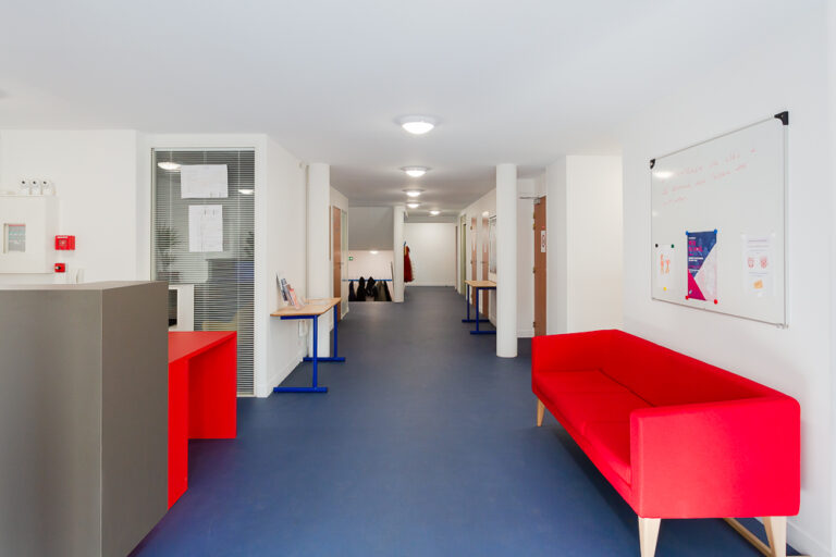 Collège "Les Vignes" situé 21 rue de Louvain à Courbevoie. Courbevoie le 07/11/2019. Photo : Fabrice DUNOU