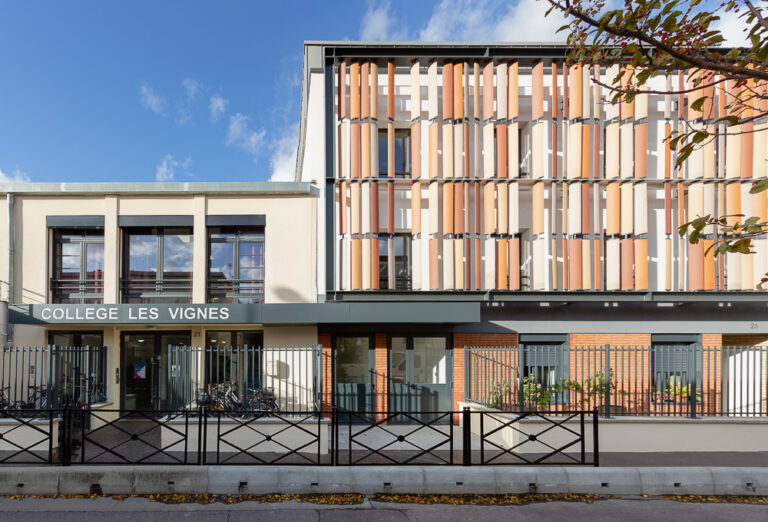 Collège "Les Vignes" situé 21 rue de Louvain à Courbevoie. Courbevoie le 07/11/2019. Photo : Fabrice DUNOU